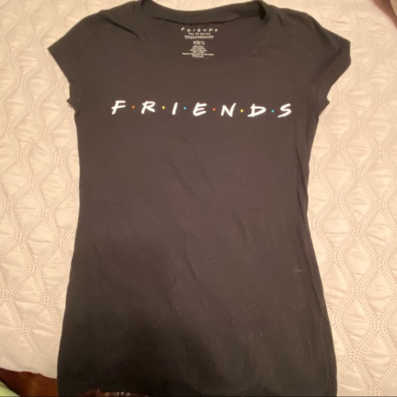 Tops - Friends T-Shirt🛋